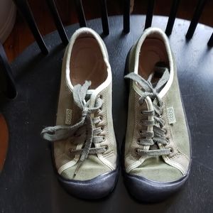 Keen green suede lace up shoes